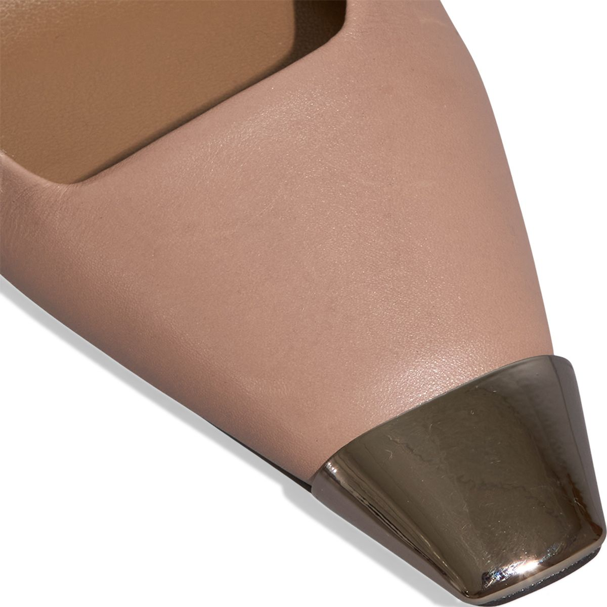 Scarpin Couro Confort Bico Fino Metalizado